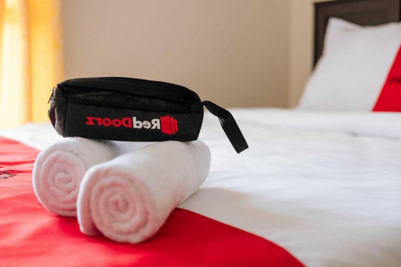 Hotel Reddoorz @ Jalan Brigjend Katamso Medan 2 Exteriér fotografie