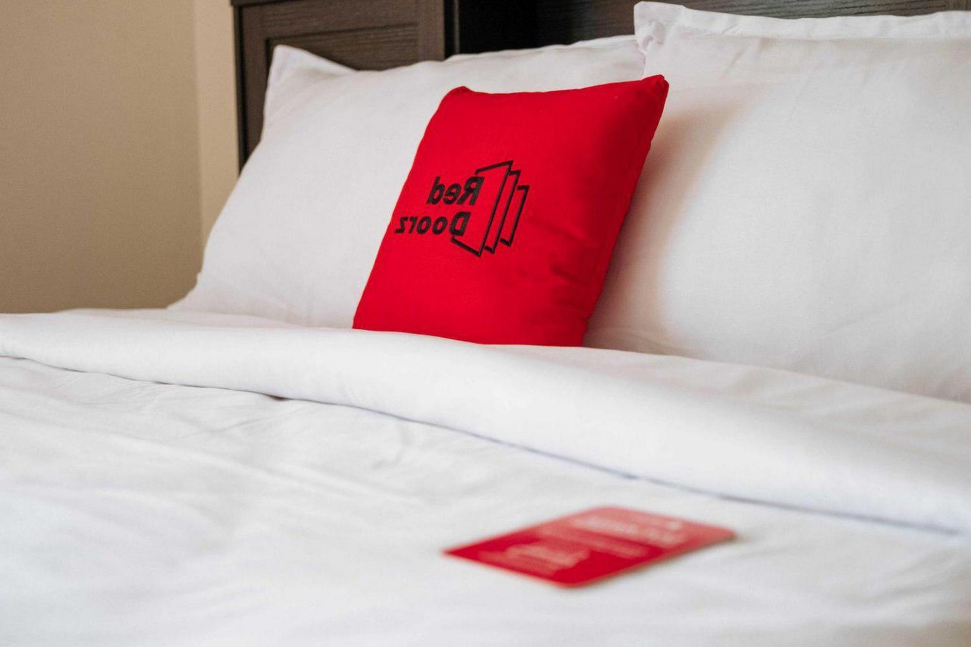 Hotel Reddoorz @ Jalan Brigjend Katamso Medan 2 Exteriér fotografie