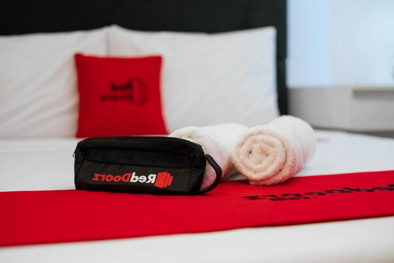 Hotel Reddoorz @ Jalan Brigjend Katamso Medan 2 Exteriér fotografie