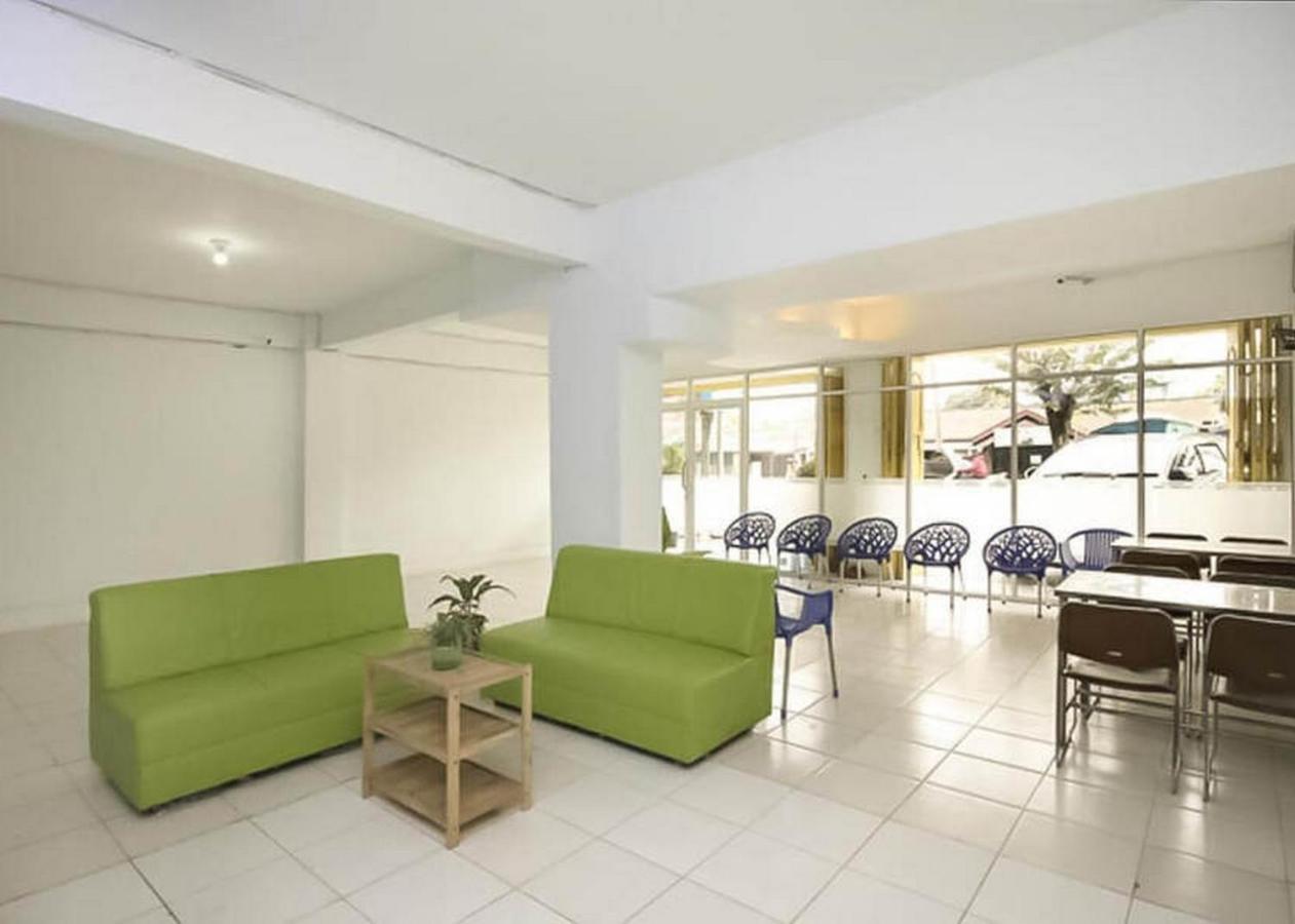 Hotel Reddoorz @ Jalan Brigjend Katamso Medan 2 Exteriér fotografie