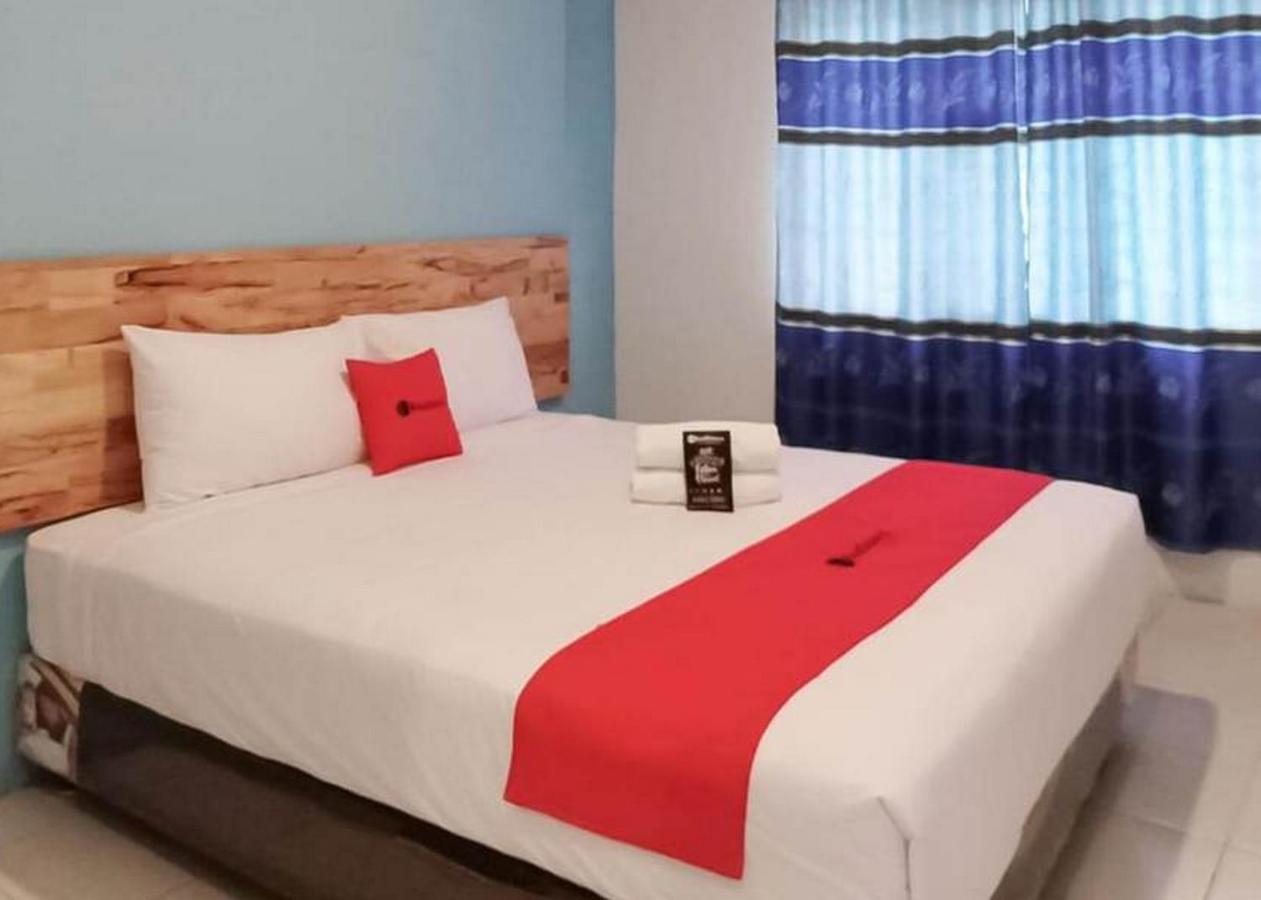 Hotel Reddoorz @ Jalan Brigjend Katamso Medan 2 Exteriér fotografie