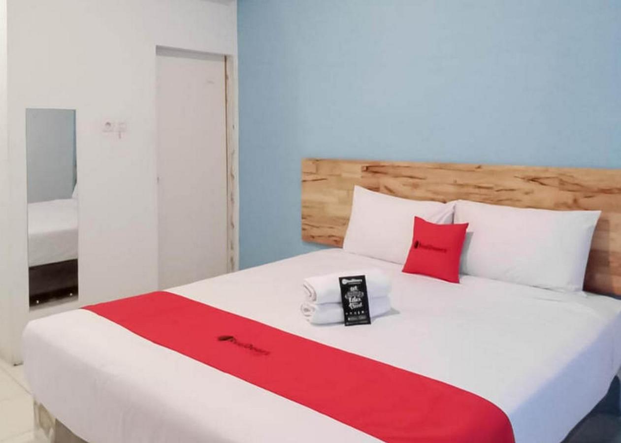 Hotel Reddoorz @ Jalan Brigjend Katamso Medan 2 Exteriér fotografie